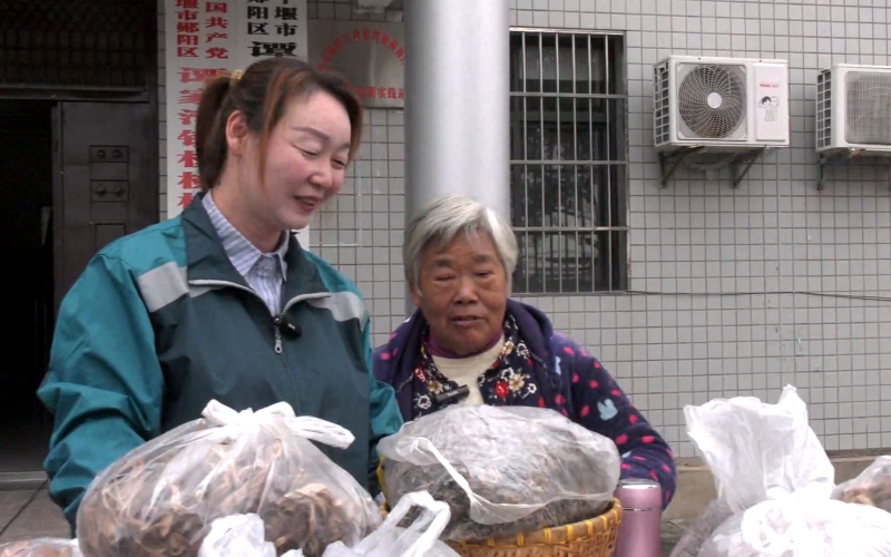 乡村主播打开乡村“大市场”。