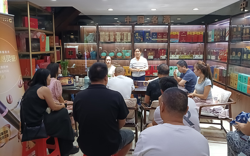 在零售户店内开展“金点子”征集活动。