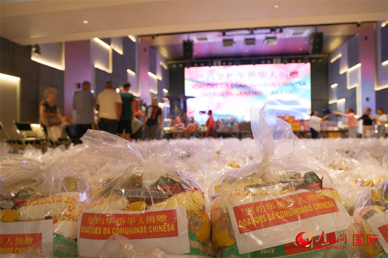 由“赠人玫瑰，手留余香”慈善捐助团队发起的第六届巴西里约华侨华人捐助活动在里约热内卢成功举办。人民网实习生 侯天泽摄