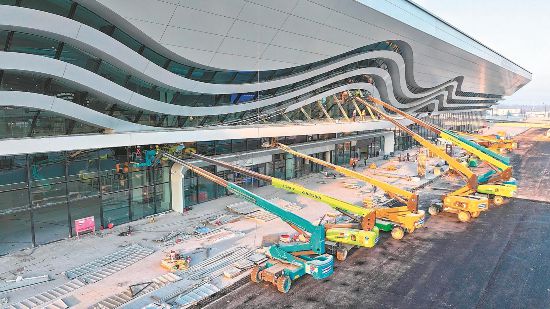 2025年12月7日，合肥西站建设正在加速推进，站内已经基本竣工。