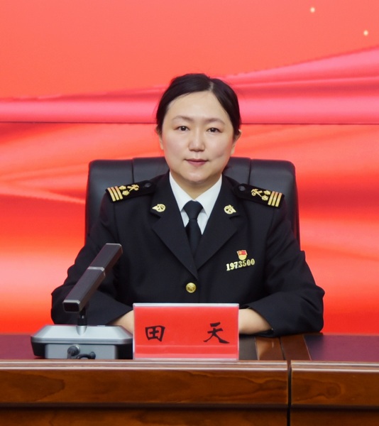 绥化海关党委委员、副关长田天。图片由绥化市委宣传部提供