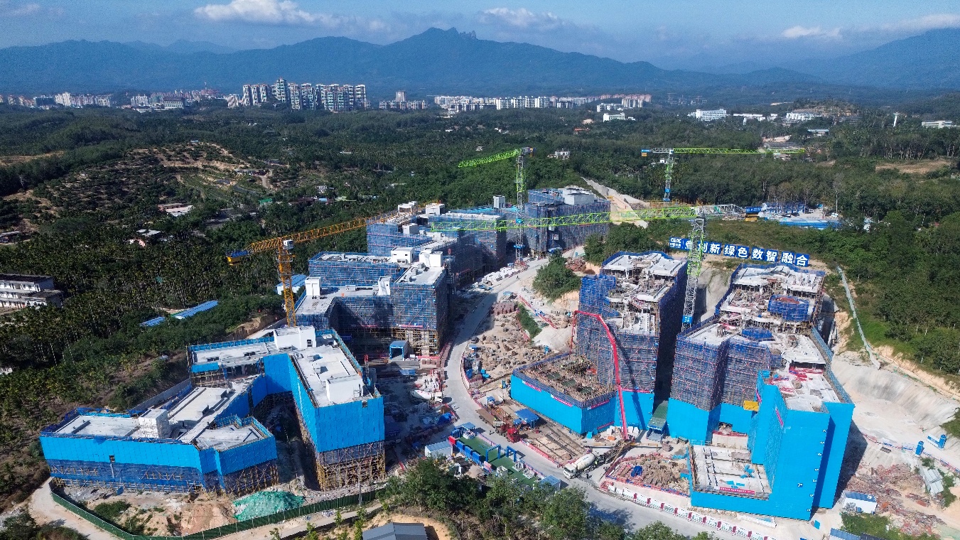 海南热带果蔬科创基地项目主体结构全面封顶。胡俊一摄