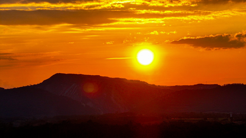 霸王岭山脚日落美景。海南省旅文厅供图
