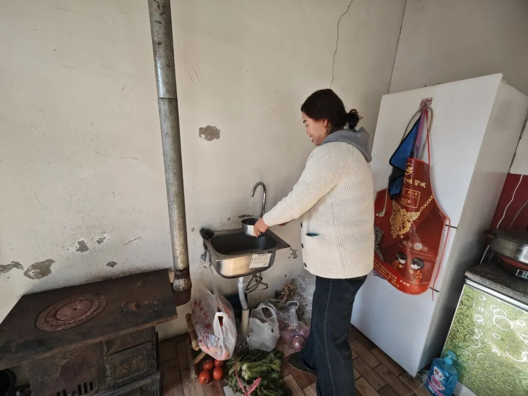 西吉县将台堡镇明台村村民叶麦强家自来水使用方便。受访者供图