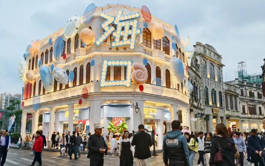 2026年元旦假期，骑楼老街迎来客流高峰。龙华区委宣传部供图