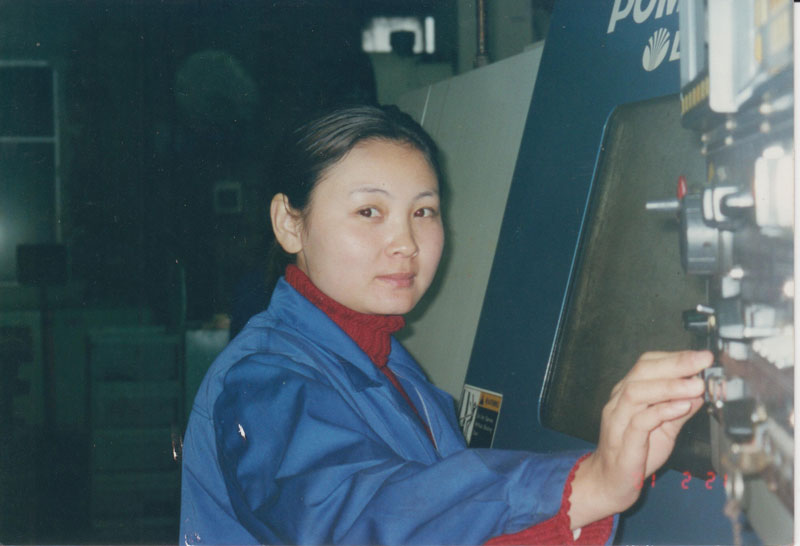 2001年，董慧在生产现场。
