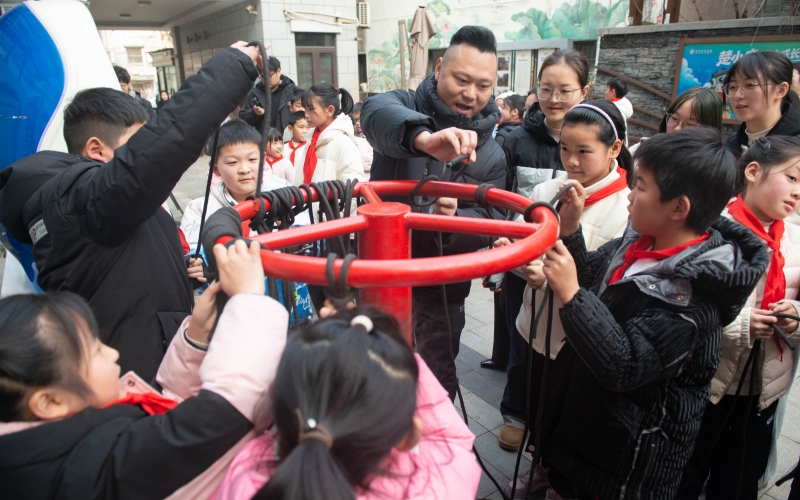 “楚小应安全成长课”嵌入爱心托管班。