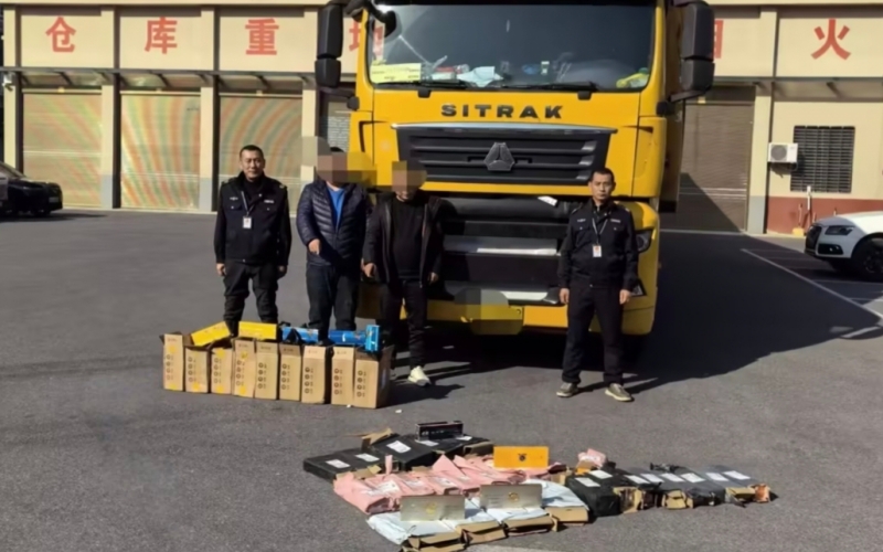 监利烟草联合公安部门查获一起无证运输案件。