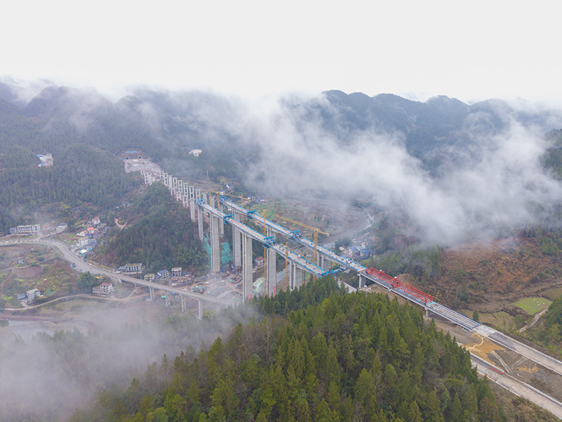 黄河坝特大桥双幅顺利合龙