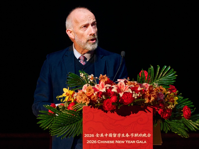 伦敦大学学院校长兼教务长迈克尔·斯宾赛发表致辞。杨浩鹏摄