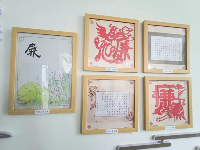 广水烟草“清风长廊”悬挂的青年员工自创的清廉作品。