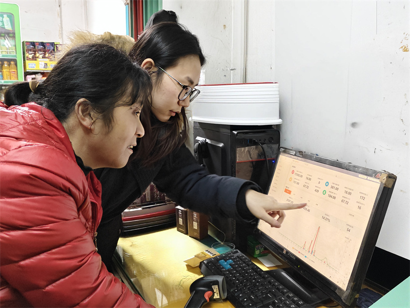 客户经理指导零售户学习零售系统