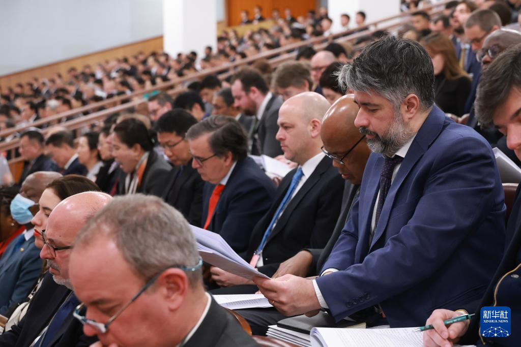 3月5日上午，第十四届全国人民代表大会第四次会议在北京人民大会堂开幕。这是外国驻华使节旁听大会。新华社记者 刘彬 摄