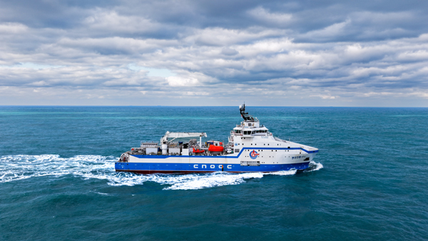 航行中的“海洋石油696”。受访者供图