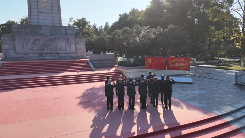 祭扫英烈活动现场