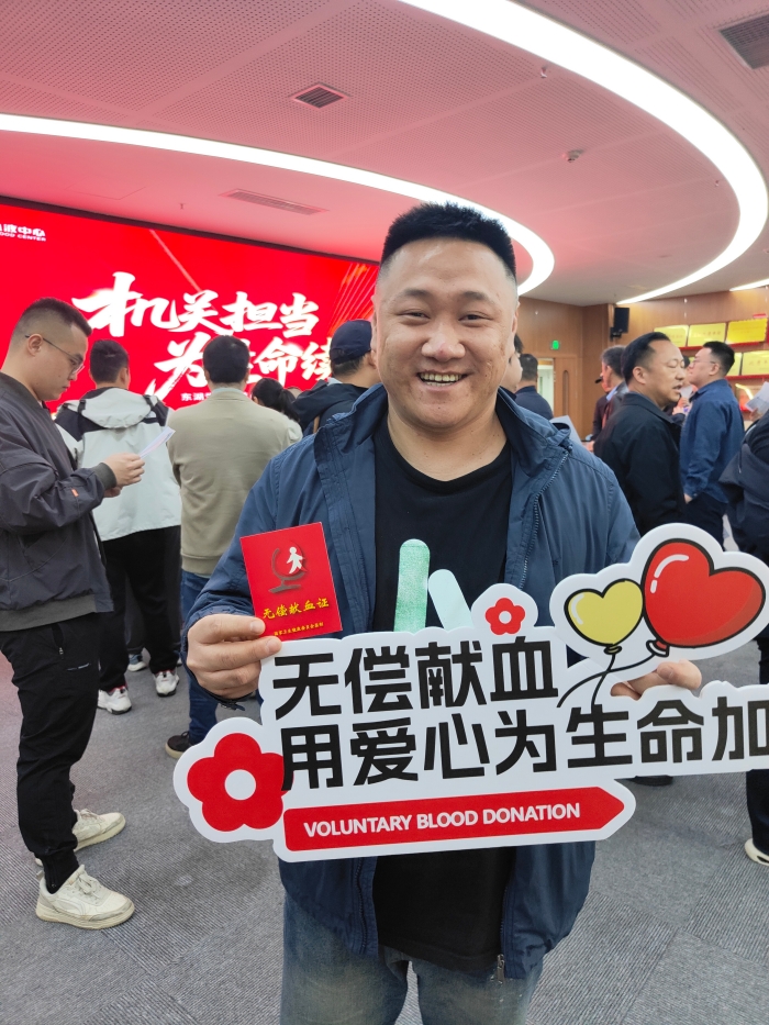邢大鹏第一次献血。肖莉娇摄