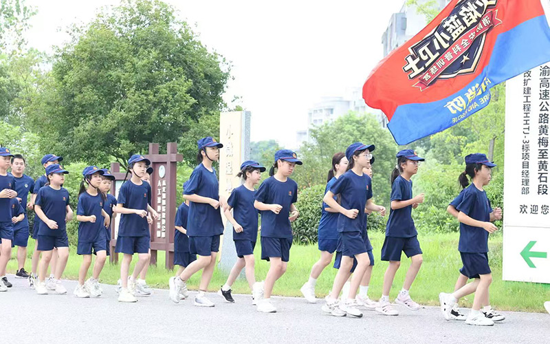 训练营全程模拟消防队伍正规化管理模式。