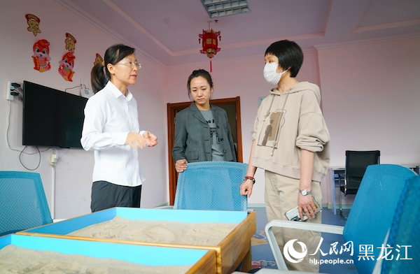 双鸭山市福利彩票发行中心开展“公益福彩 益路花开”活动。人民网记者苏靖刚摄