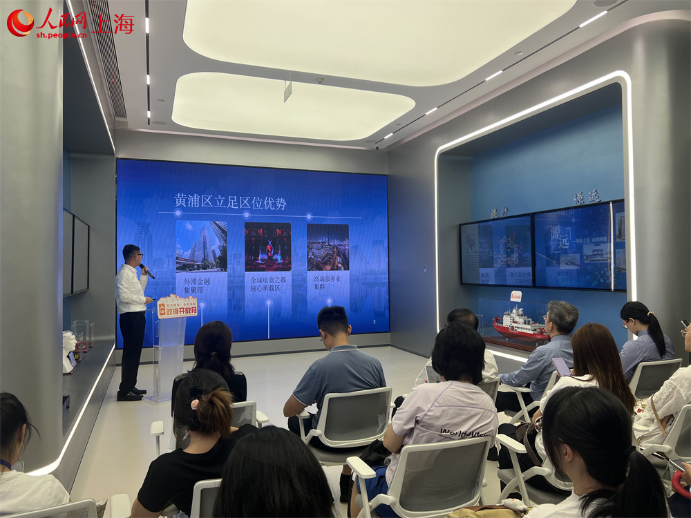 “政府开放月”现场。人民网记者 葛俊俊摄