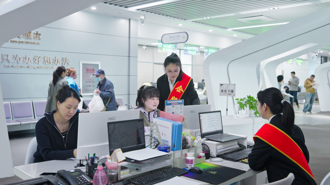黑河自贸片区企业服务专班全流程协助企业办理注册。图片由中国（黑龙江）自由贸易试验区黑河片区提供