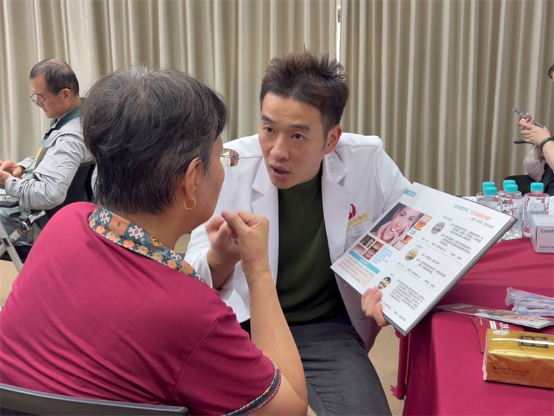走进庙行为老服务中心。