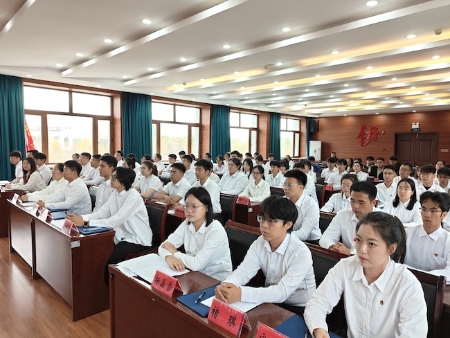 140名西部计划志愿者代表参加培训班。伊春市委宣传部供图